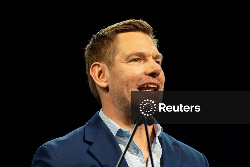 Quinta mulher alega má conduta sexual por parte do deputado democrata Eric Swalwell