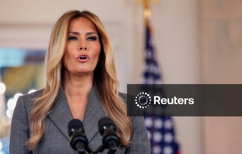 Melania Trump diz que nunca teve um relacionamento com Epstein