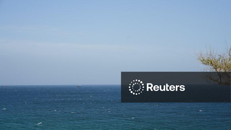 Estreito de Ormuz está quase paralisado e Irã diz para navios seguirem em suas águas territoriais