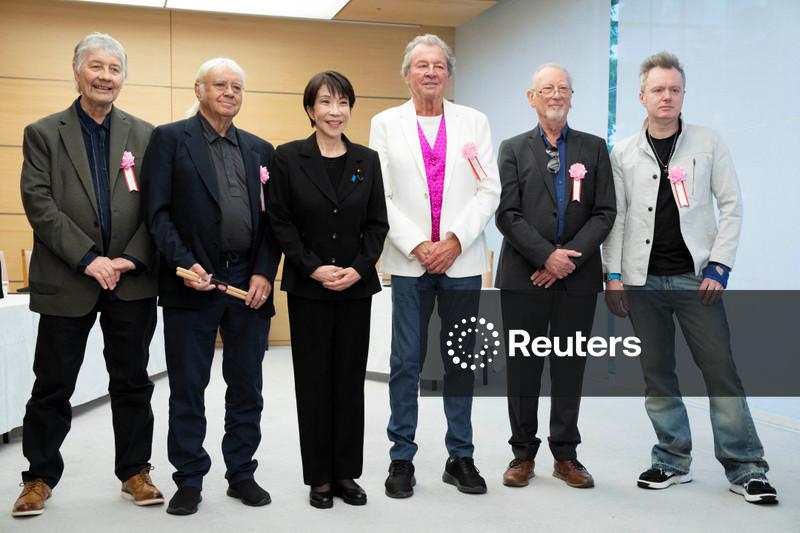 Deep Purple emociona premiê japonesa superfã da banda com visita rápida