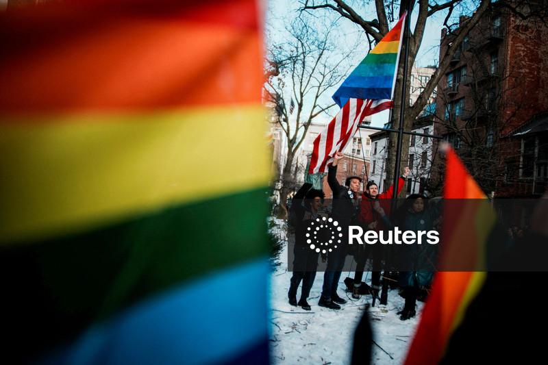 Governo dos EUA concorda em devolver bandeira do orgulho LGBTQ+ ao monumento Stonewall, em Nova York