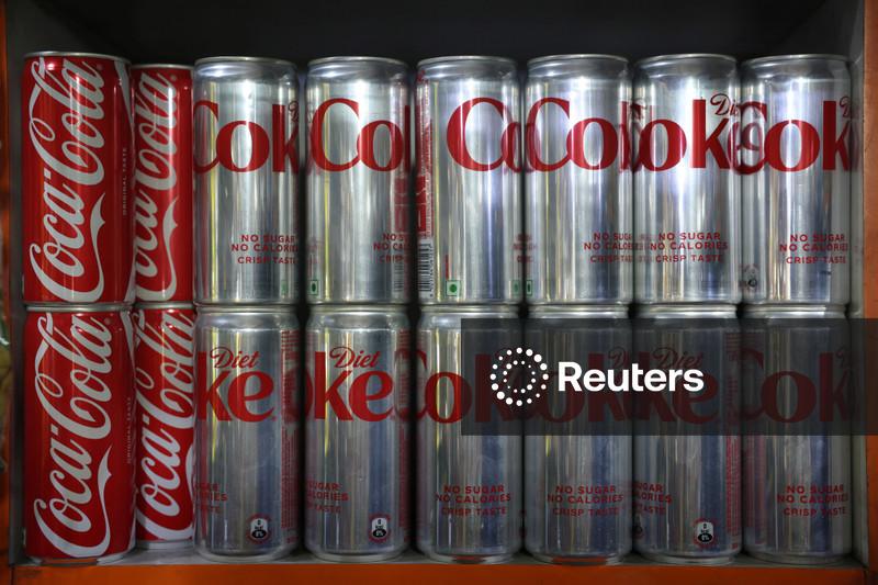 Coca-Cola eleva previsão de lucro anual com demanda estável de refrigerantes