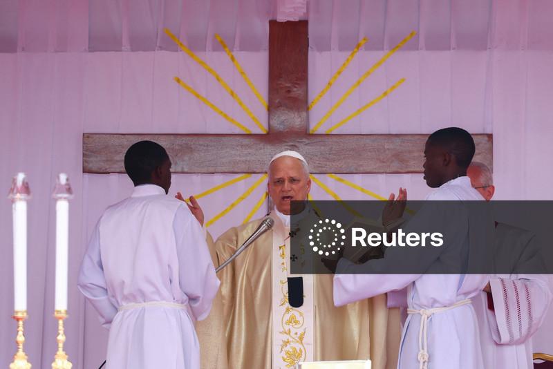 Papa Leão critica exploração por "autoritários" do mundo durante viagem a Angola