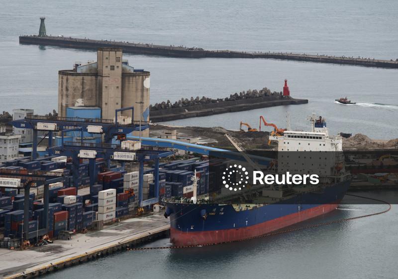 Petróleo atinge máxima de várias semanas com preocupações sobre a oferta global