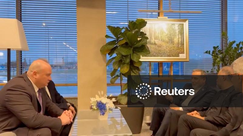 Ministro das Relações Exteriores do Irã vai à Rússia e Trump diz "nos chame" para negociar