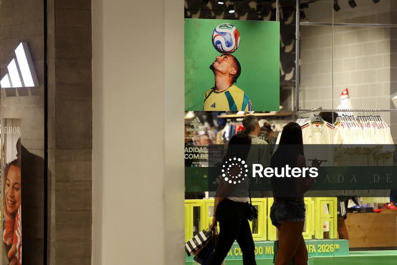 Vendas no varejo do Brasil avançam 0,6% em fevereiro, diz IBGE