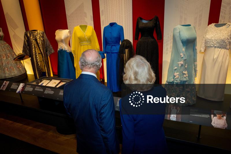 Realeza britânica comemora o que teria sido o 100º aniversário da falecida rainha