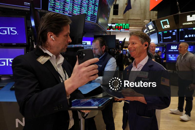 Wall Street se recupera com novas esperanças de negociações entre EUA e Irã e aumento dos lucros