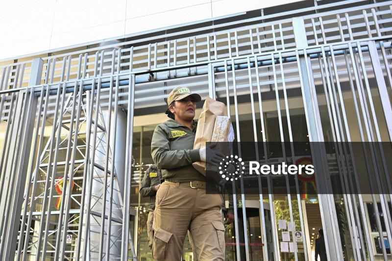 Polícia  boliviana faz operação na estatal de energia YPFB em investigação sobre contratos de petróleo