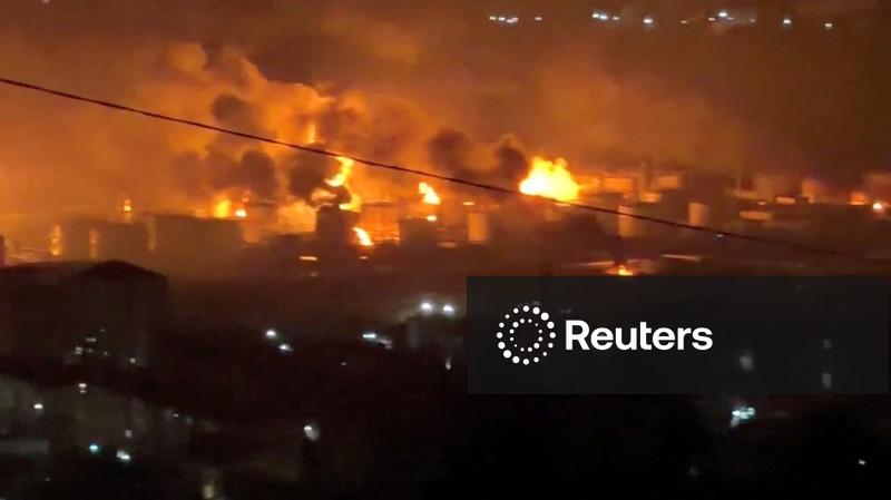 Cidade russa enfrenta consequências tóxicas de ataque a refinaria