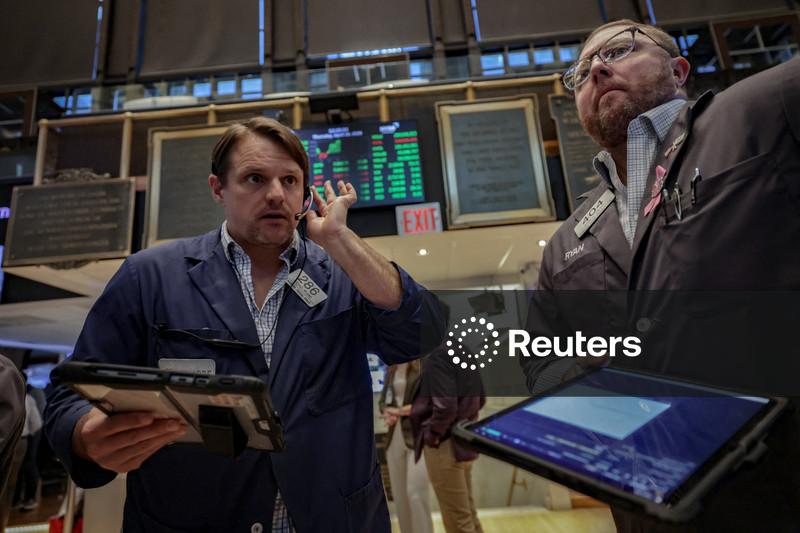 Wall Street abre em baixa com escalada de tensões entre EUA e Irã