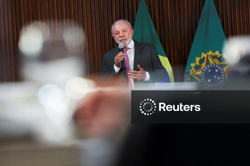 Lula perde vantagem em cenários de 2º turno e empata com Flávio, Caiado e Zema, diz Datafolha