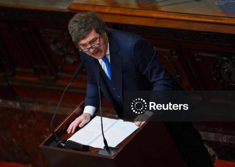 Milei caminha na corda bamba sobre Malvinas em meio a tensões entre EUA e Reino Unido