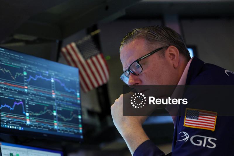 Wall St tem pouca variação com dúvidas sobre trégua no Oriente Médio, dados econômicos mantêm investidores apreensivos