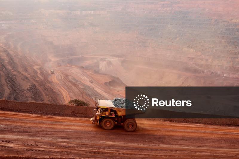 Minério de ferro recua conforme investidores ponderam aumento da oferta contra custos mais altos