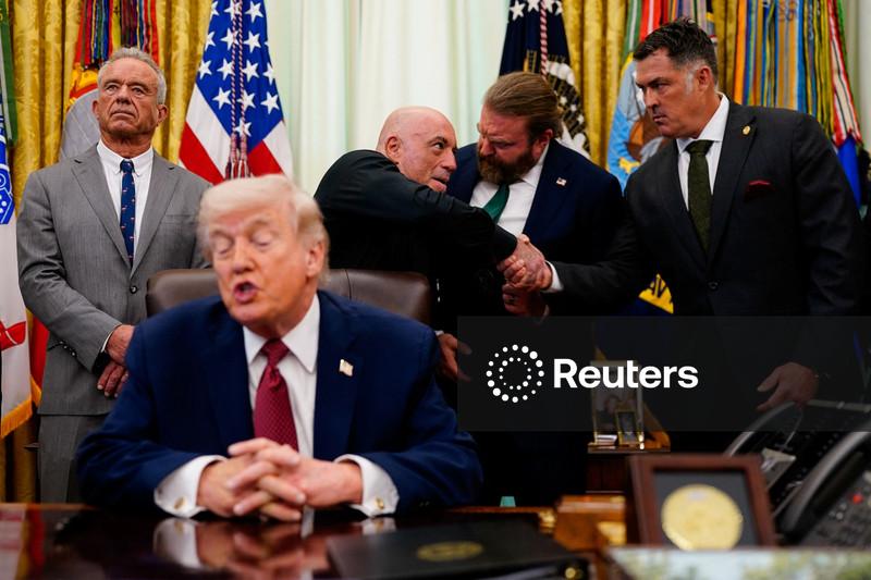 Trump cita Lei  de Produção  de Defesa  para assinar memorandos relacionados à energia