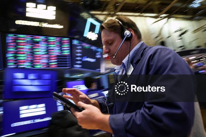 Wall St avança com alívio após prorrogação de cessar-fogo no Irã e balanços fortes