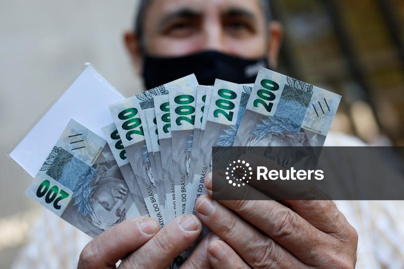 Governo impõe limites contra “juros abusivos” do consignado privado