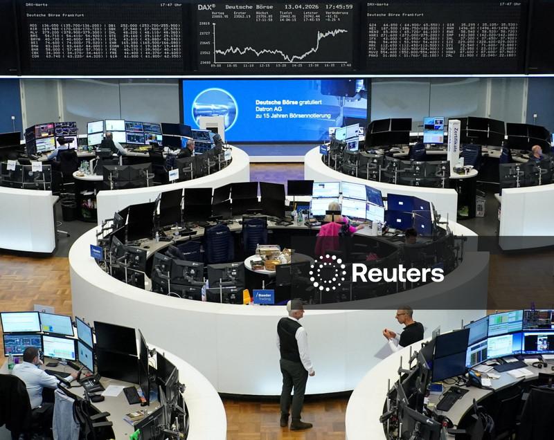 Ações caem com investidores de olho em Oriente Médio e balanços corporativos