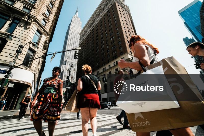 Confiança do consumidor dos EUA cai a nível mais baixo em quase quatro anos em abril