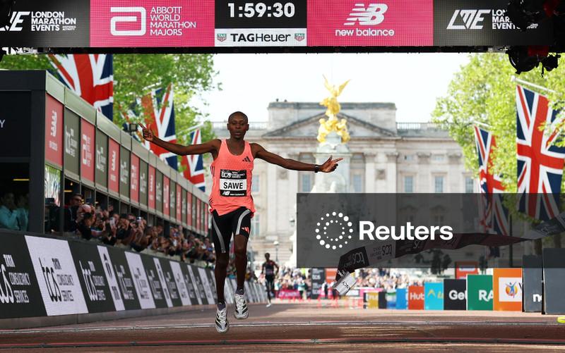 Sawe ignora polêmica sobre doping técnico após "super tênis" o levar à imortalidade na maratona