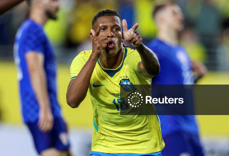 Brasil marca dois gols no final e vence Croácia por 3 x 1 em amistoso