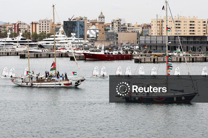 Israel começa a interceptar navios de ajuda a Gaza longe da costa, diz rádio do Exército