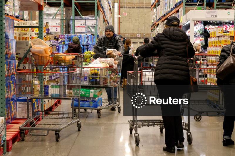 Confiança do consumidor dos EUA atinge mínima recorde em abril em meio à guerra do Irã