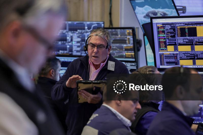 Wall Street fecha sem direção comum conforme prazo final de Trump para Irã se aproxima