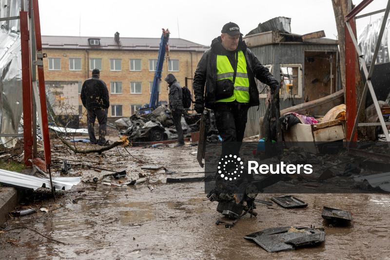 Zelenskiy acusa Rússia de "escalada da Páscoa" com ataque intenso que matou duas pessoas