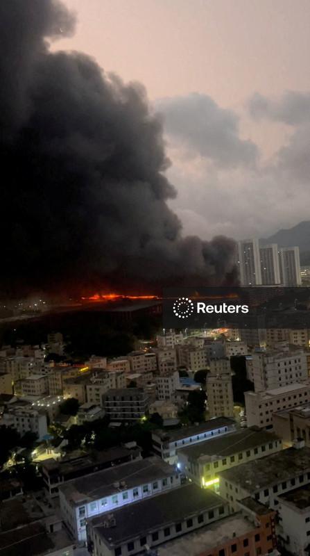 Incêndio atinge estacionamento de parque industrial da BYD, da China, em Shenzhen; não há vítimas