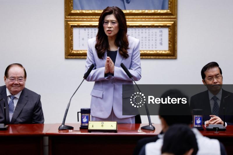 Líder da oposição de Taiwan chega para missão de "paz" na China, presidente pede conversas