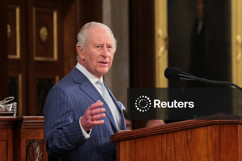 Rei Charles defende unidade entre EUA e Reino Unido em meio às tensões com o Irã