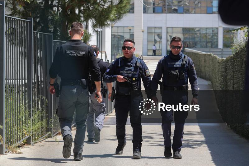 Atirador de 89 anos é preso após ferir cinco pessoas em Atenas