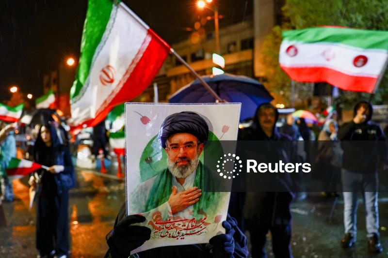 Líder supremo do Irã diz que gestão do Estreito de Ormuz entrará em nova fase