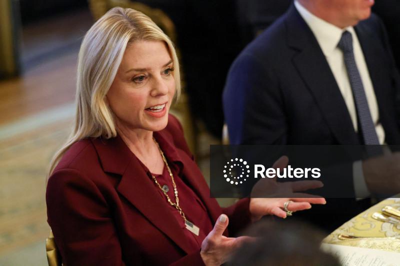 Trump avaliou demissão da procuradora-geral Pam Bondi, diz NYT