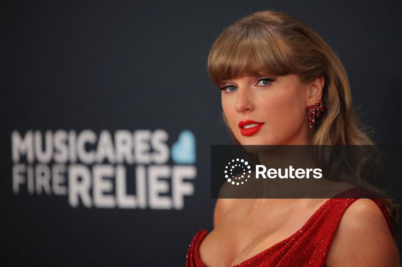 Taylor Swift entra com pedido para registrar sua voz e imagem para se proteger contra deepfakes de IA
