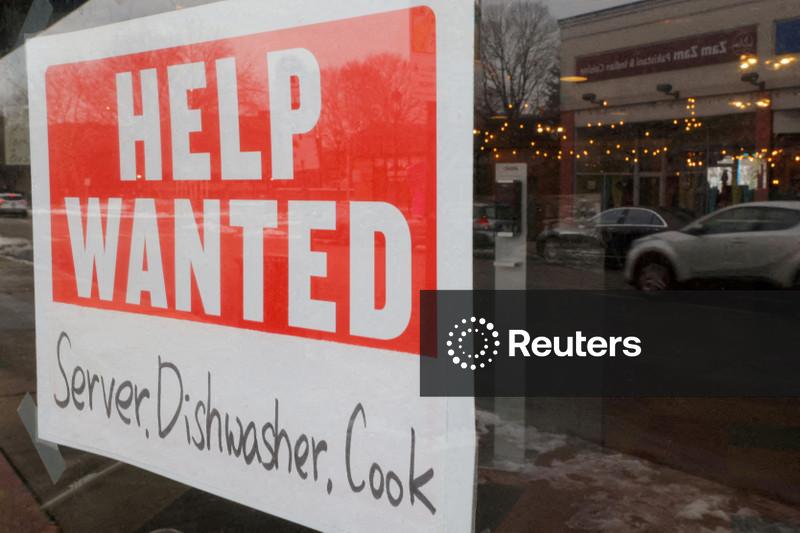 Pedidos  semanais de auxílio-desemprego nos EUA diminuem e condições do mercado de trabalho permanecem estáveis