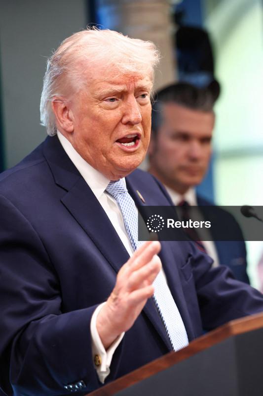 Trump diz que Irã pode ser derrotado na terça-feira; Hegseth diz que grandes ataques estão por vir