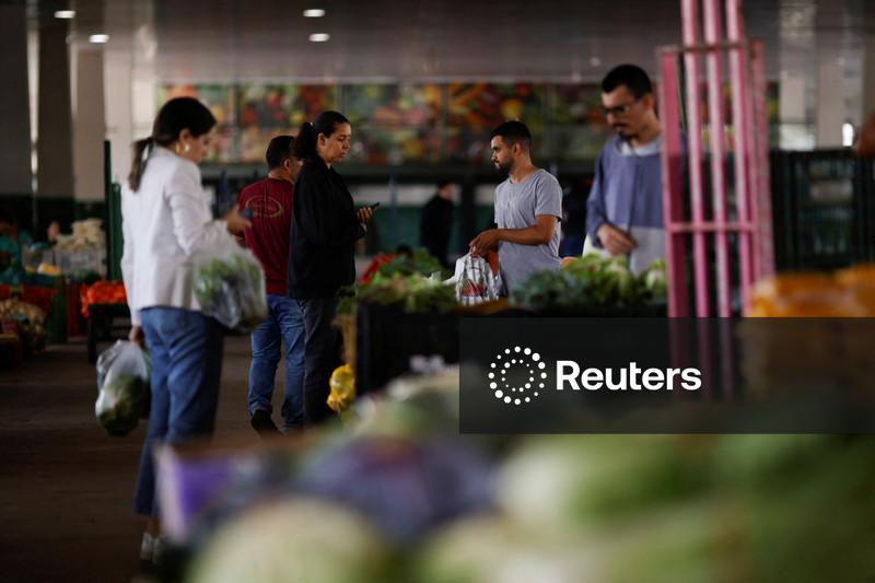 Analistas elevam projeção para inflação este ano acima do teto da meta