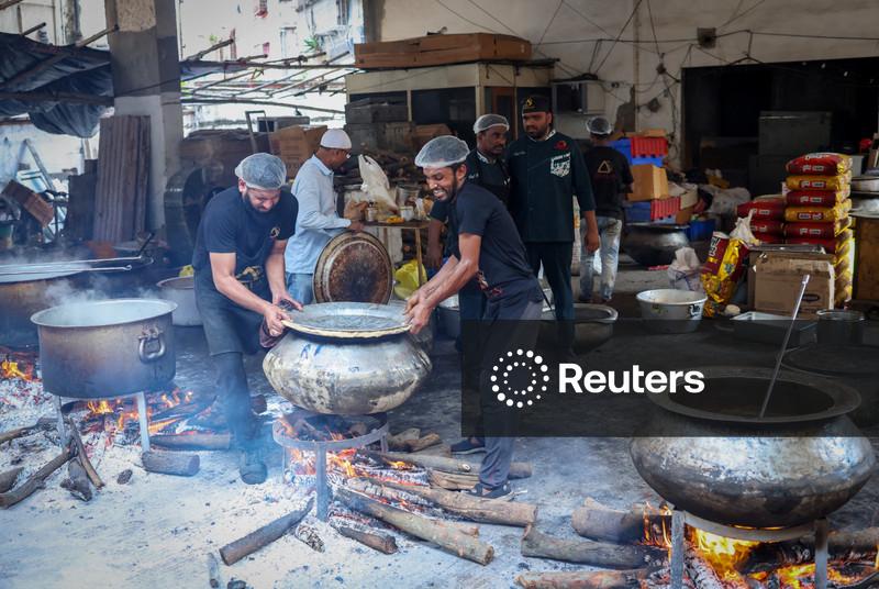 Demanda por açúcar e óleo comestível na Índia cai devido à escassez de gás nos restaurantes