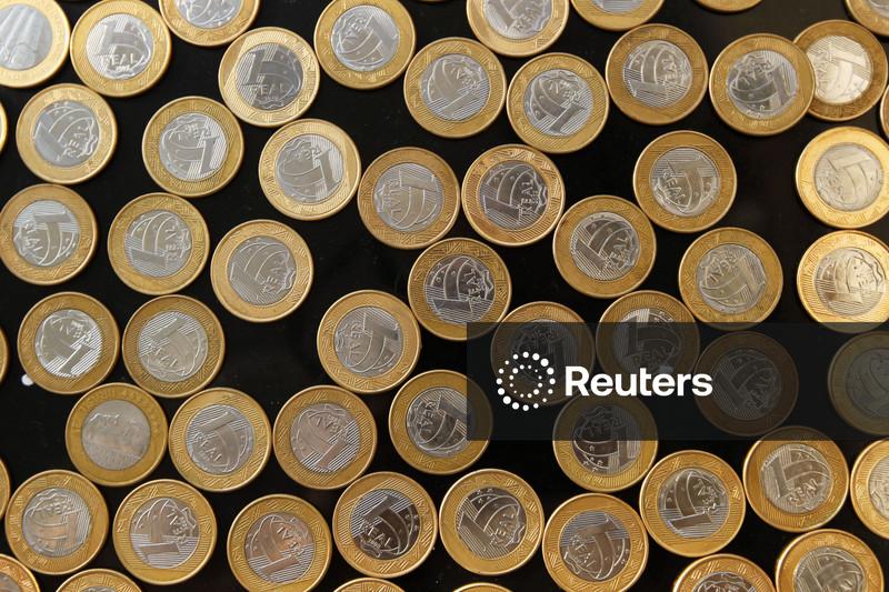 Poupança tem 3º mês seguido de saques em março, de acordo com BC