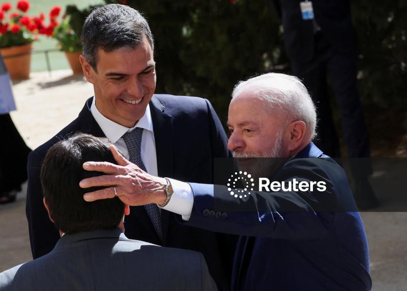 Brasil fará nova regulamentação das redes digitais, diz Lula