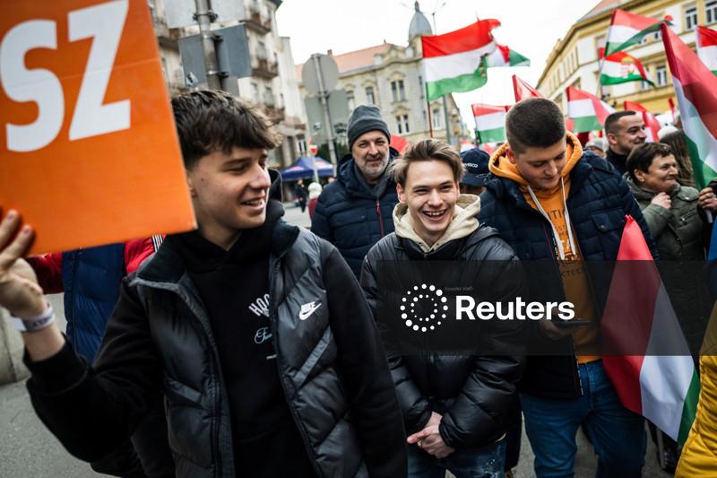 Jovens húngaros rejeitam Orbán e alguns deles ameaçam deixar país em caso de reeleição
