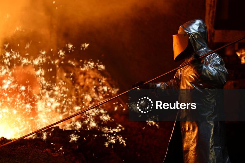 Indústria da zona do euro compraram matérias-primas em abril com queda do otimismo sobre guerra no Oriente Médio, mostra PMI