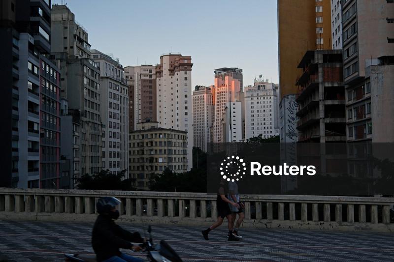 Renda média do brasileiro sobe 5,4% em 2025 e atinge recorde a R$3.367
