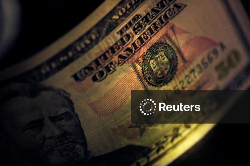 Dólar oscila perto da estabilidade no Brasil enquanto mercado monitora negociação entre Irã e EUA