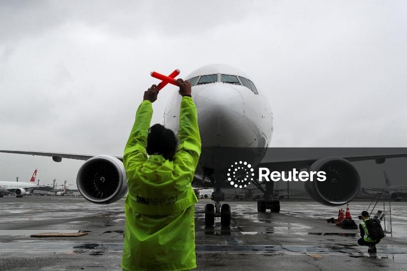 Setor de serviços recua 1,2% em março