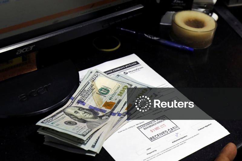 Dólar à vista fecha em alta de 0,57%, a R$5,0289 na venda
