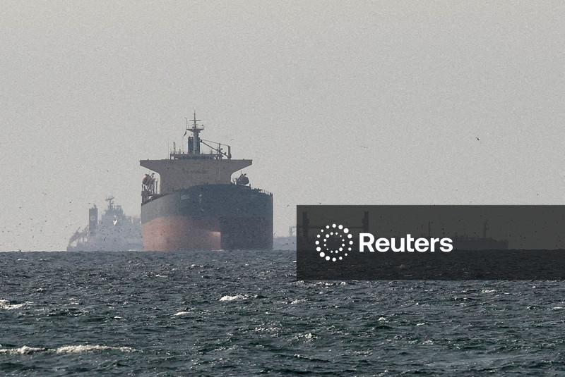 Emirados Árabes Unidos acusam Irã de atacar petroleiro vazio no Estreito de Ormuz
